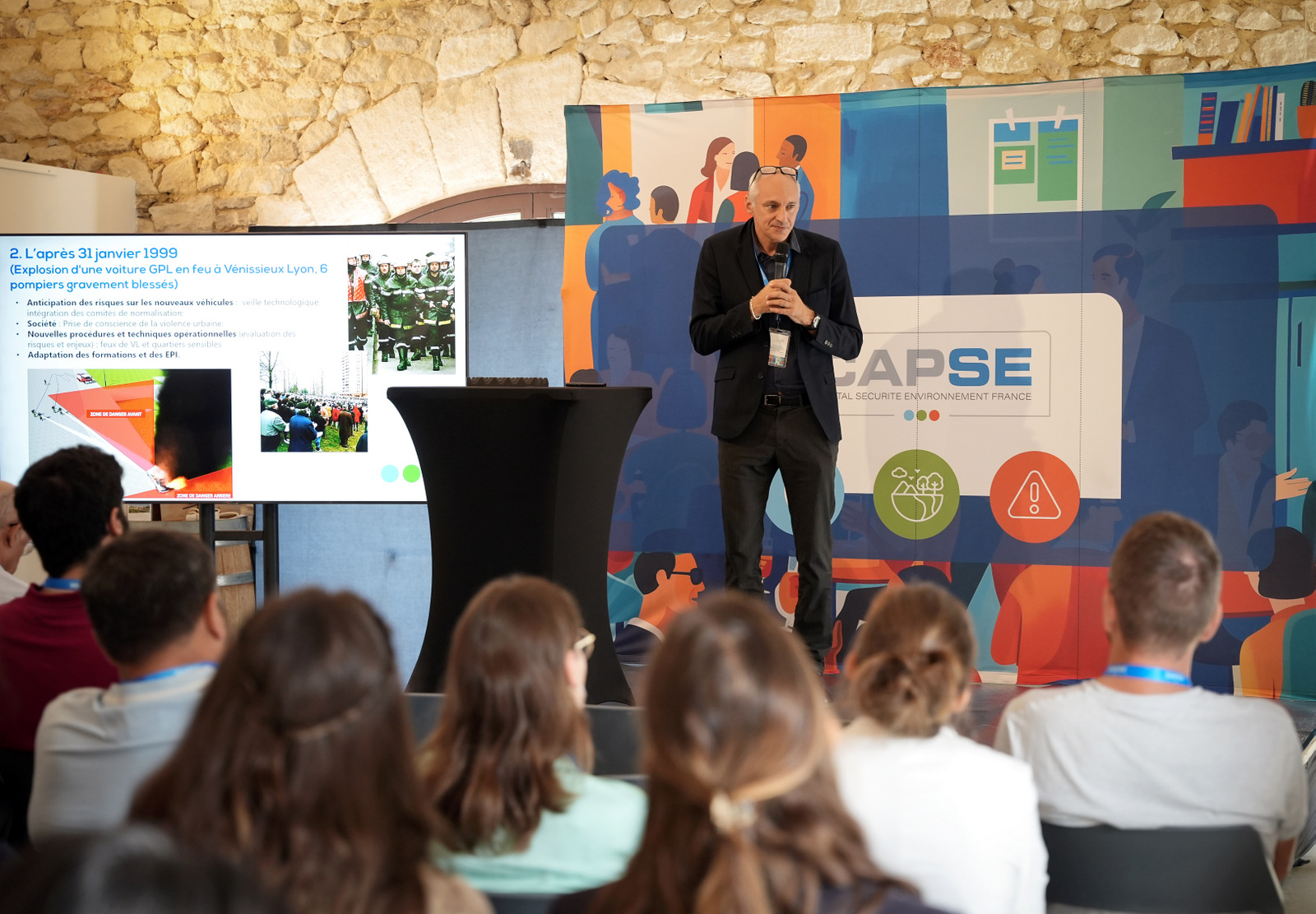 Salle moderne aménagée pour un séminaire à Montpellier